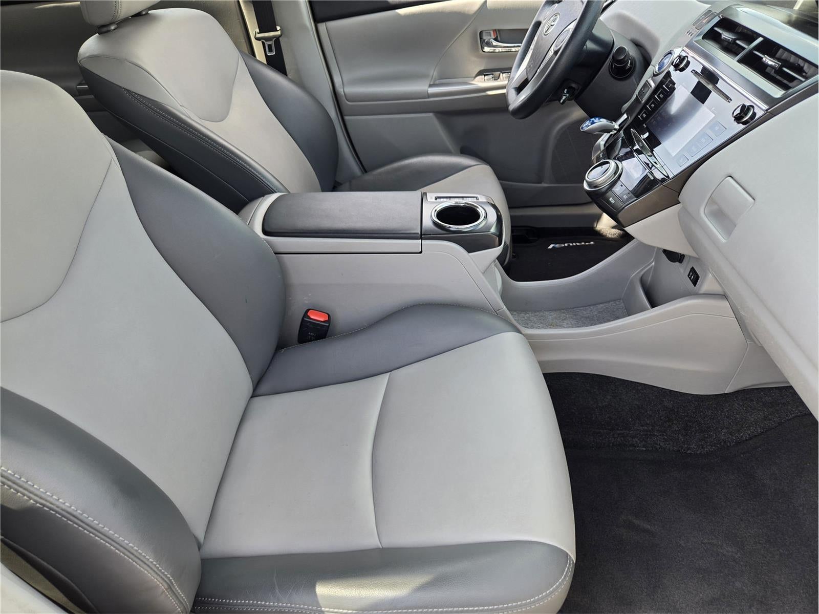 2016 Toyota Prius v Four