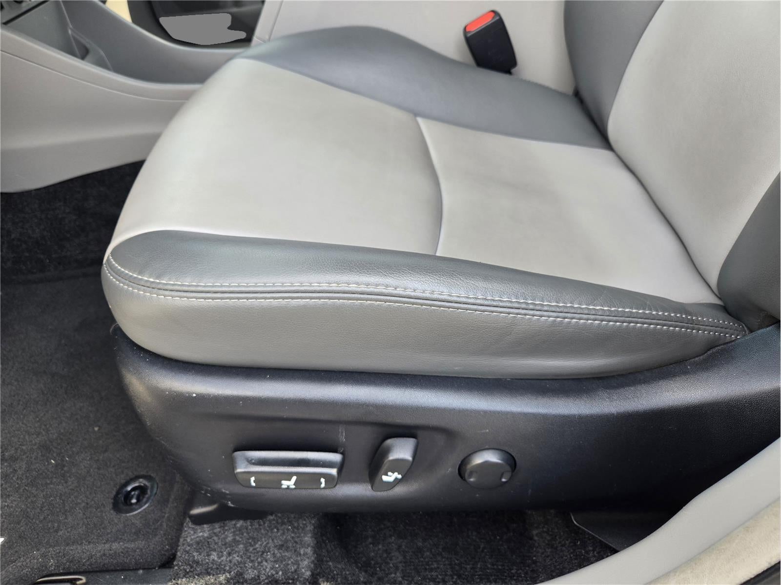 2016 Toyota Prius v Four