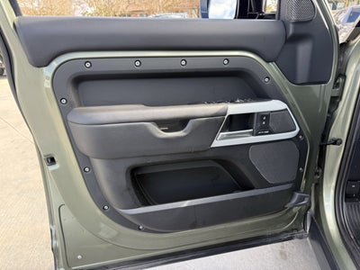 2024 Land Rover Defender 110 P400 X-Dynamic SE