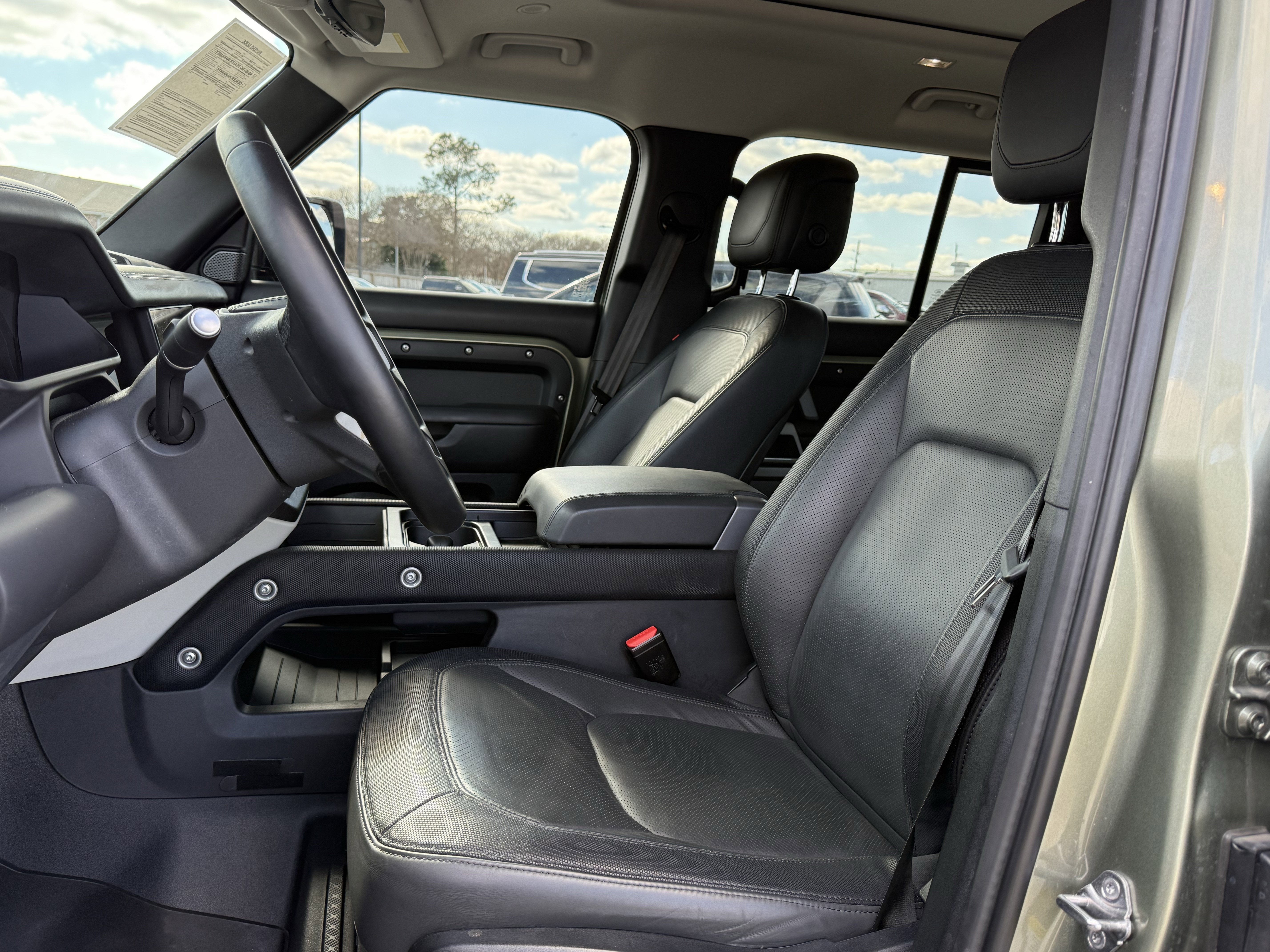 2024 Land Rover Defender 110 P400 X-Dynamic SE