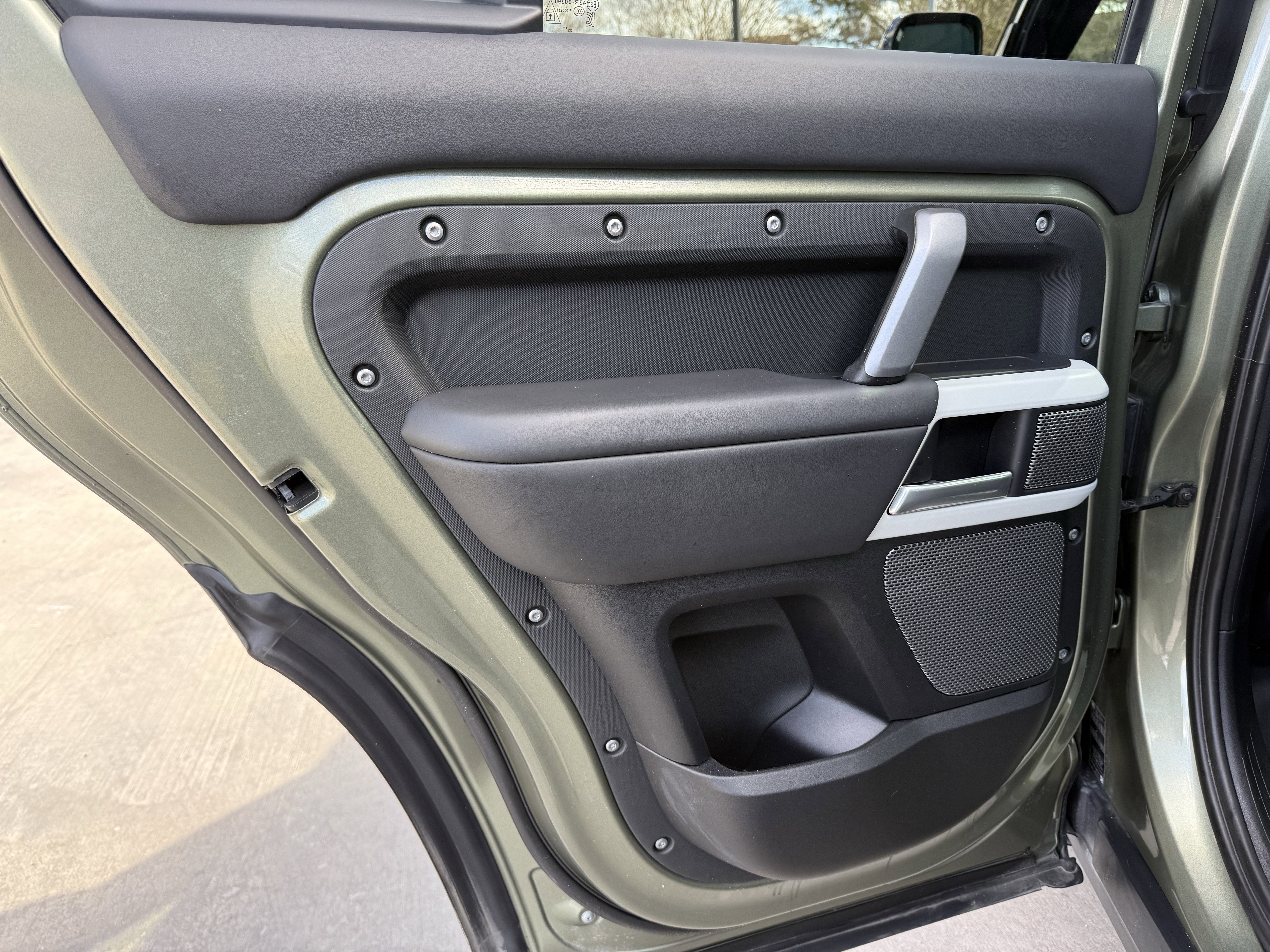 2024 Land Rover Defender 110 P400 X-Dynamic SE