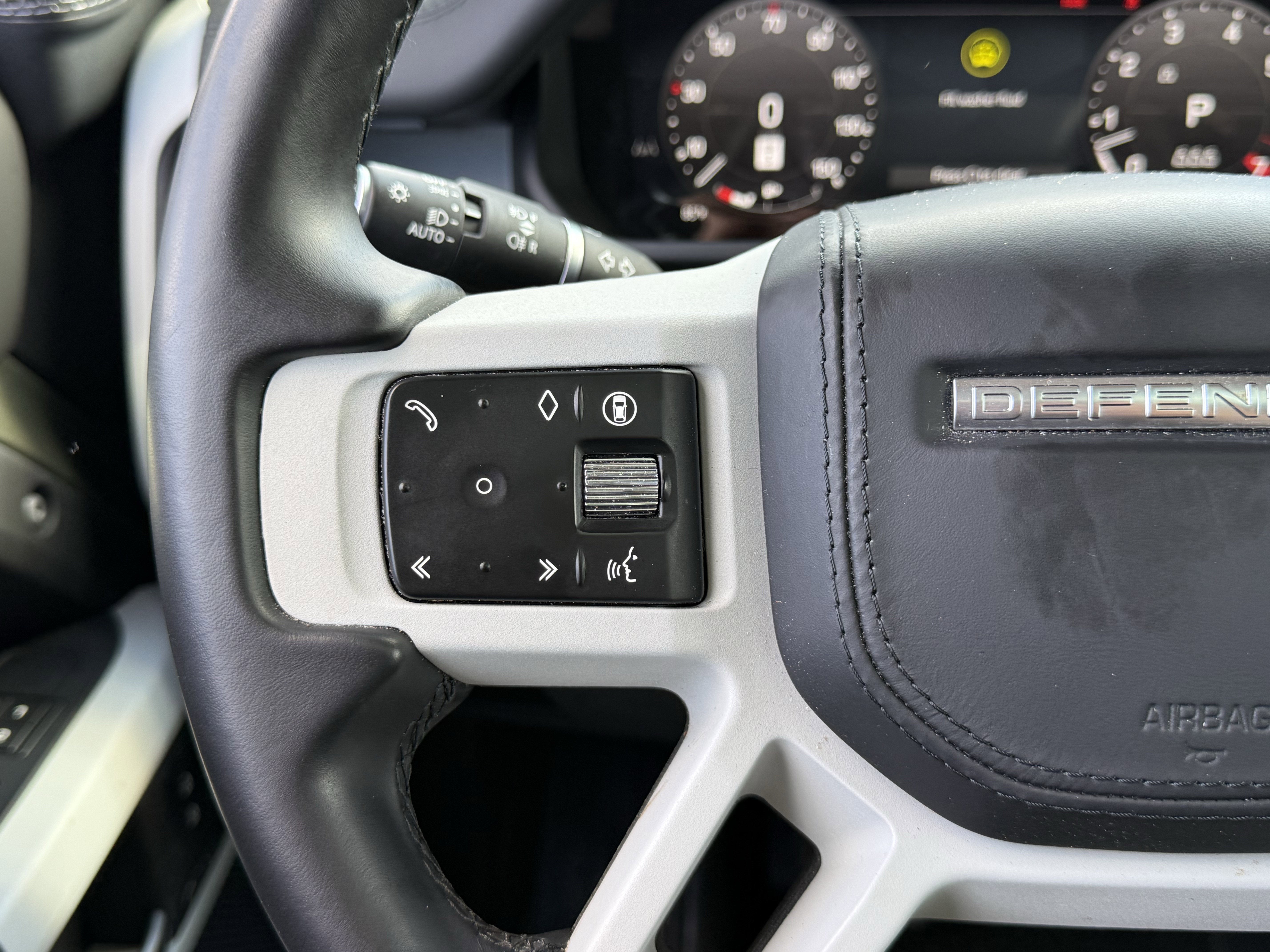 2024 Land Rover Defender 110 P400 X-Dynamic SE