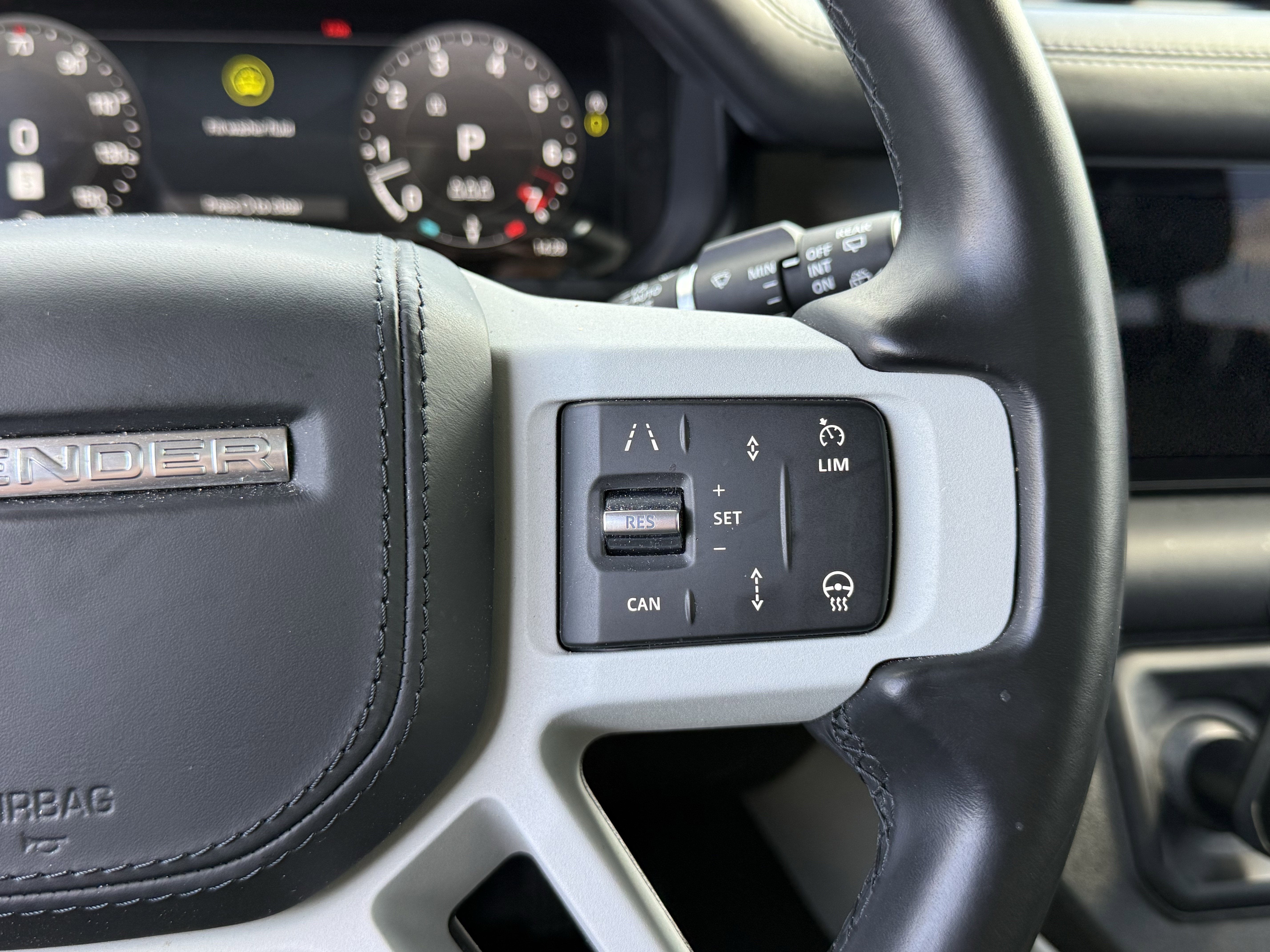 2024 Land Rover Defender 110 P400 X-Dynamic SE