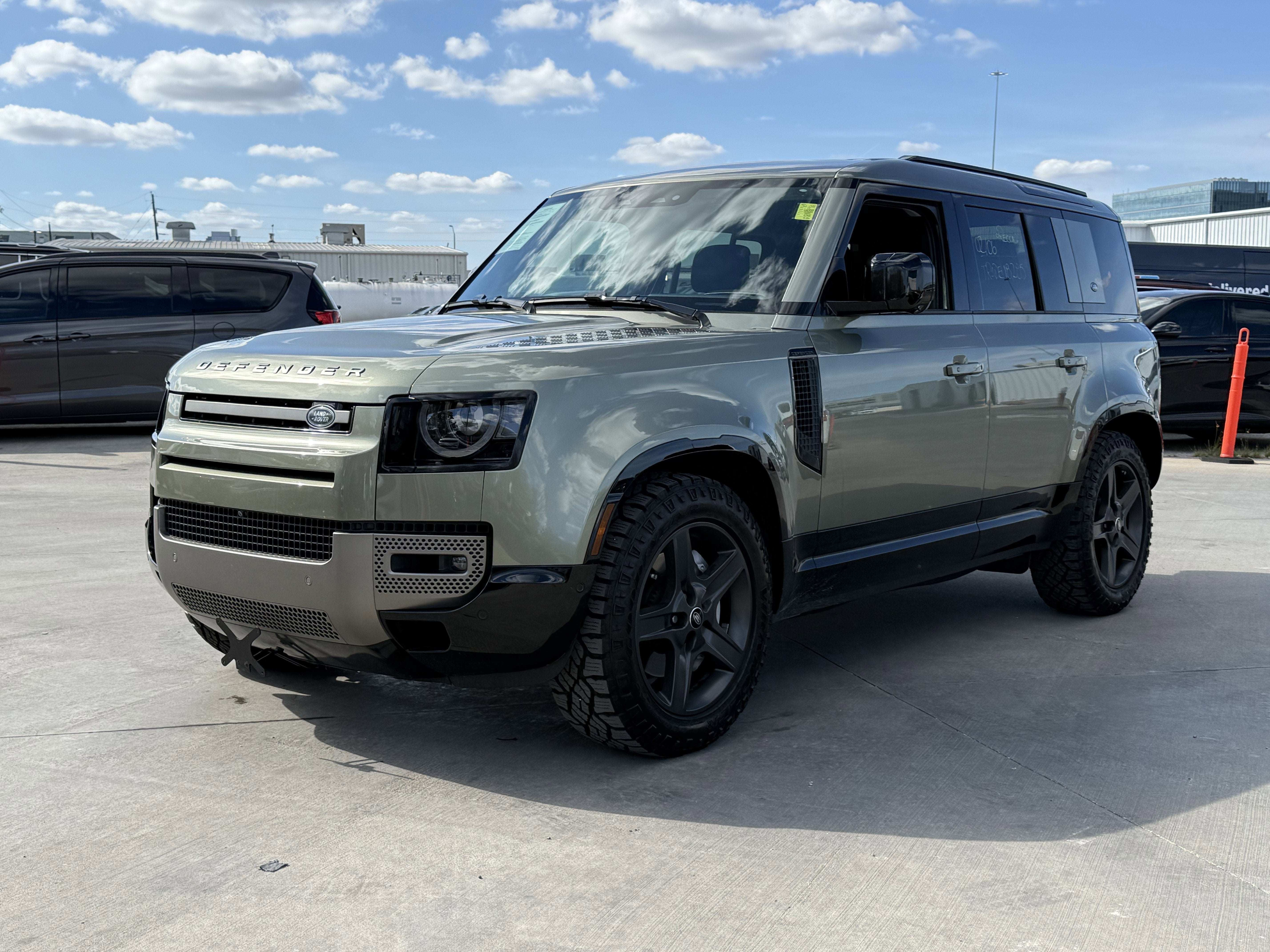 2024 Land Rover Defender 110 P400 X-Dynamic SE