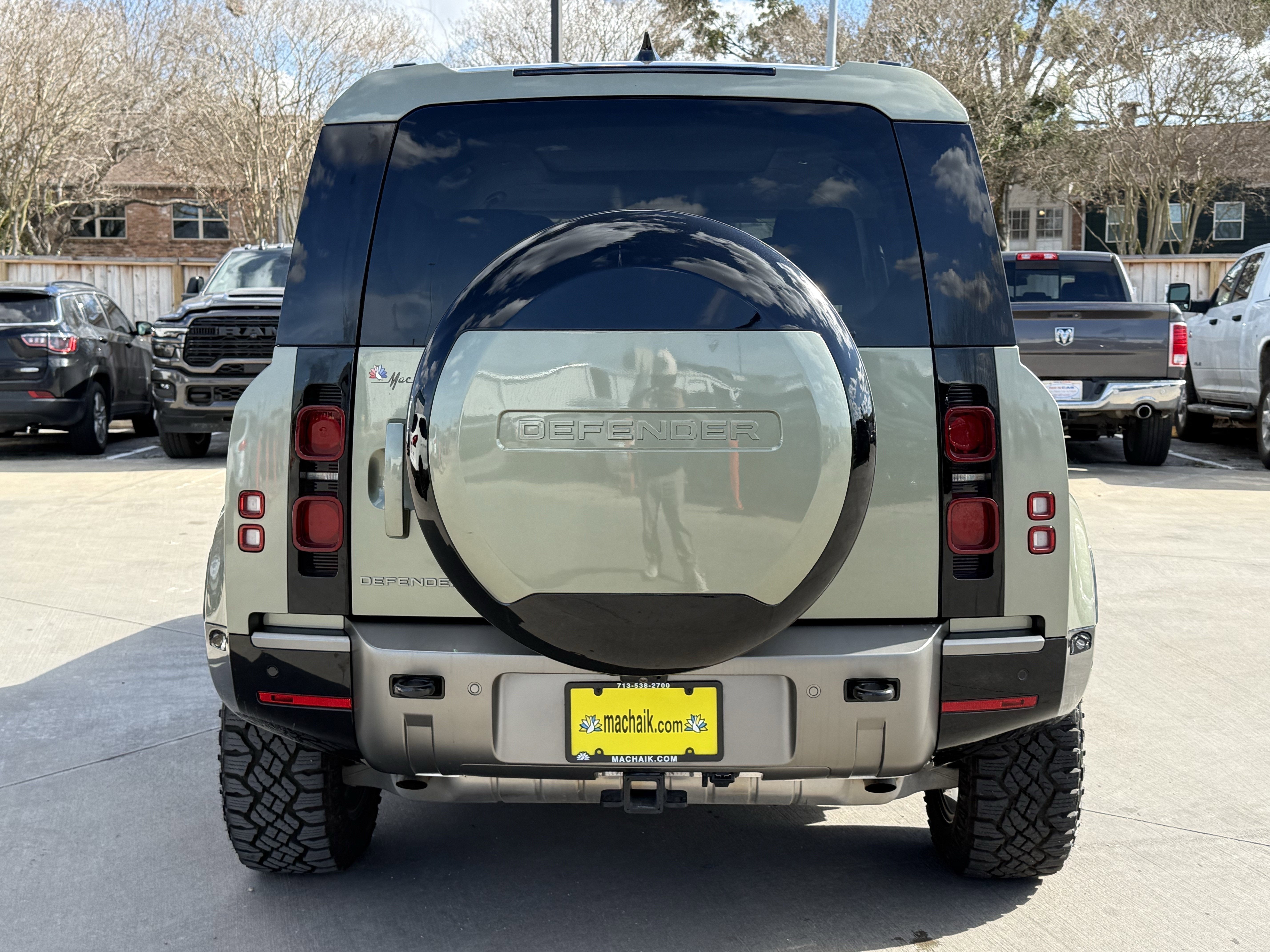 2024 Land Rover Defender 110 P400 X-Dynamic SE