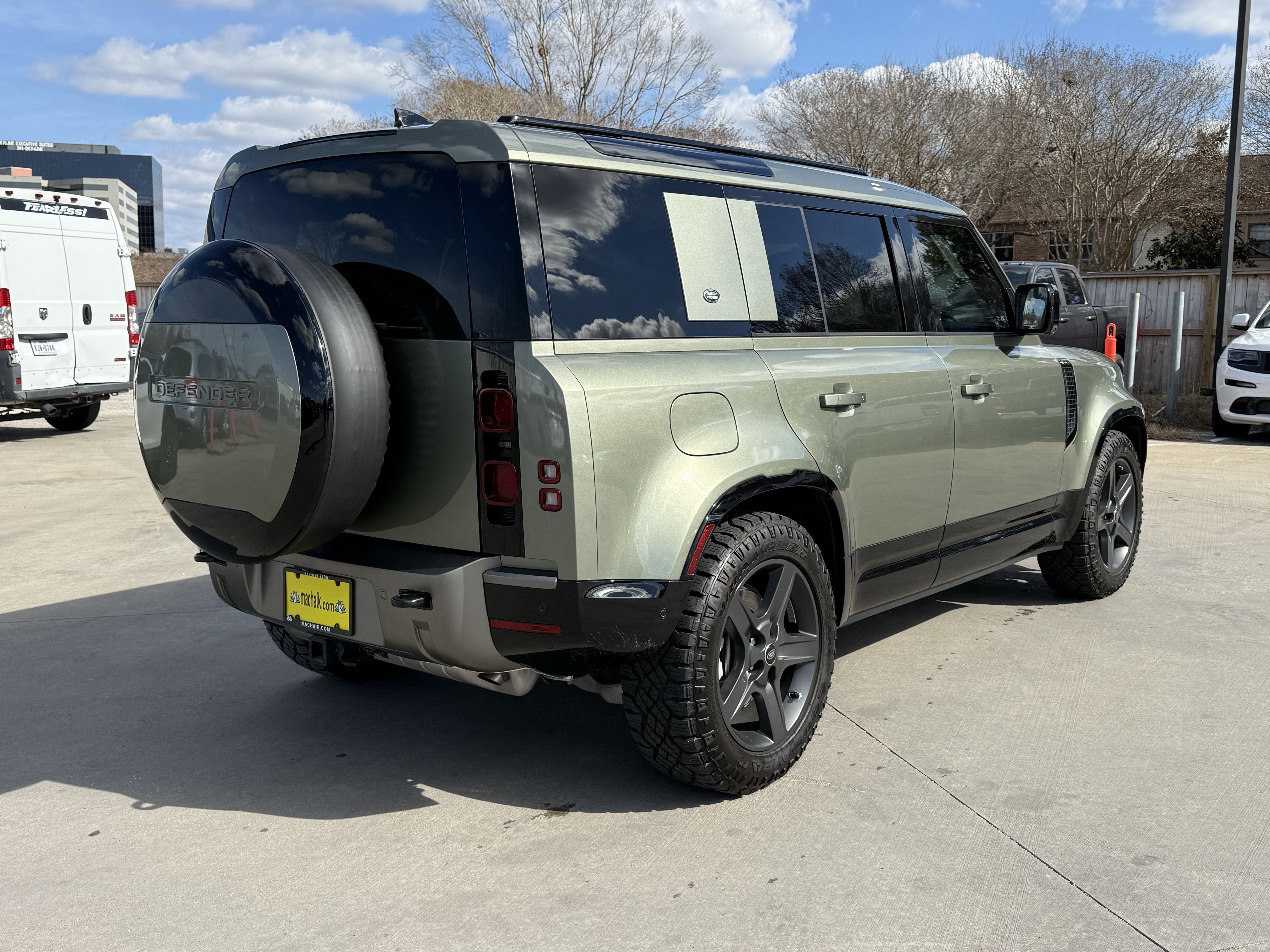 2024 Land Rover Defender 110 P400 X-Dynamic SE