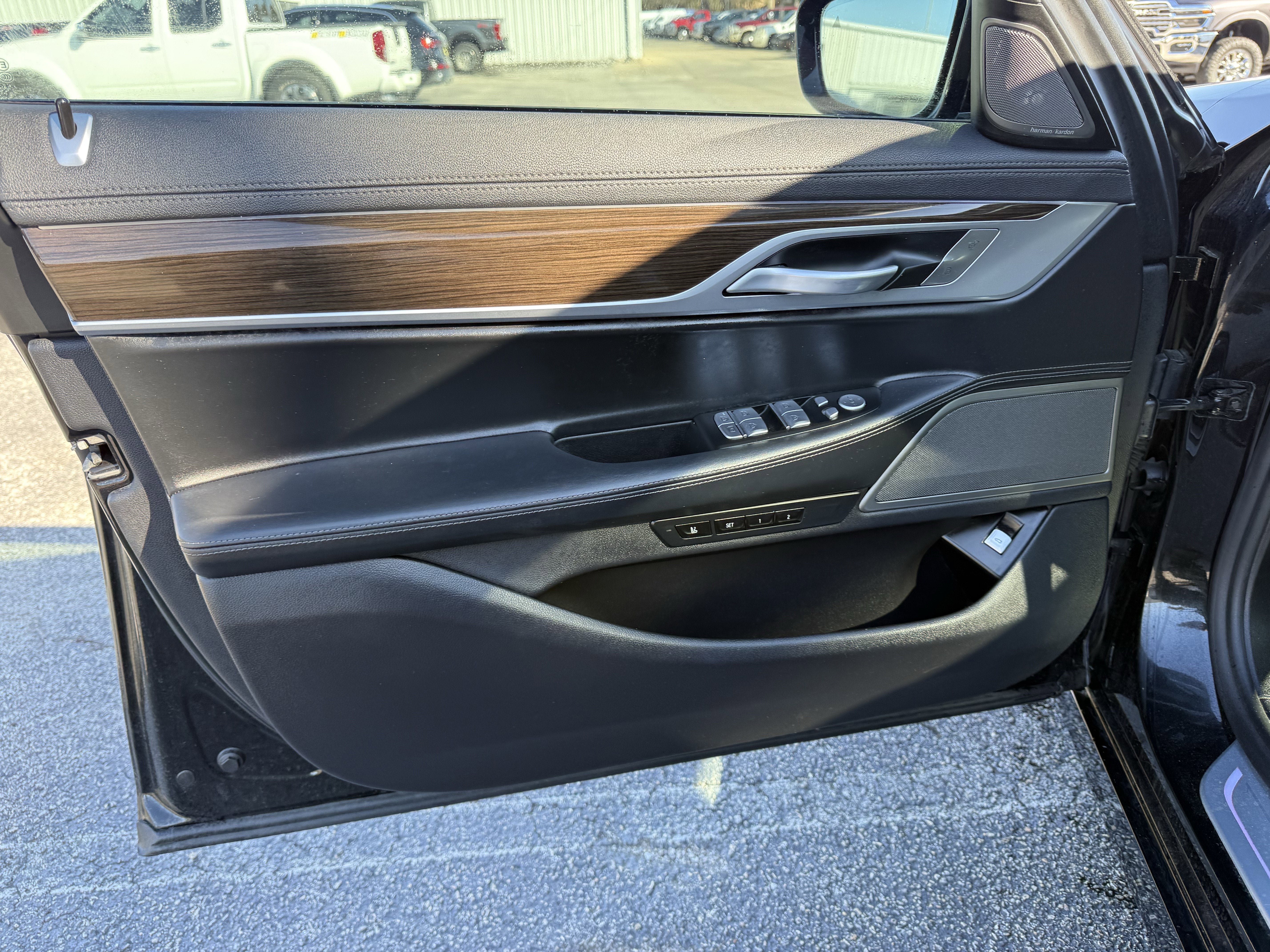 2020 BMW 740i PREMIUM 3.0T RWD LUXURY SEDAN