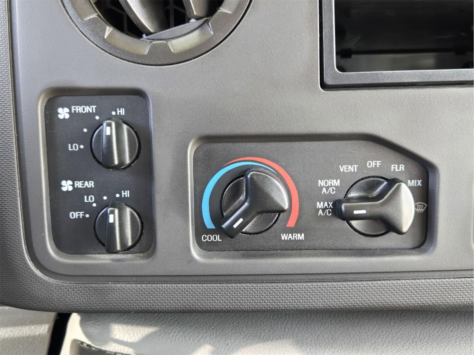 2015 Ford Econoline Commercial Cutaway E-450 SD
