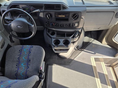 2015 Ford Econoline Commercial Cutaway E-450 SD