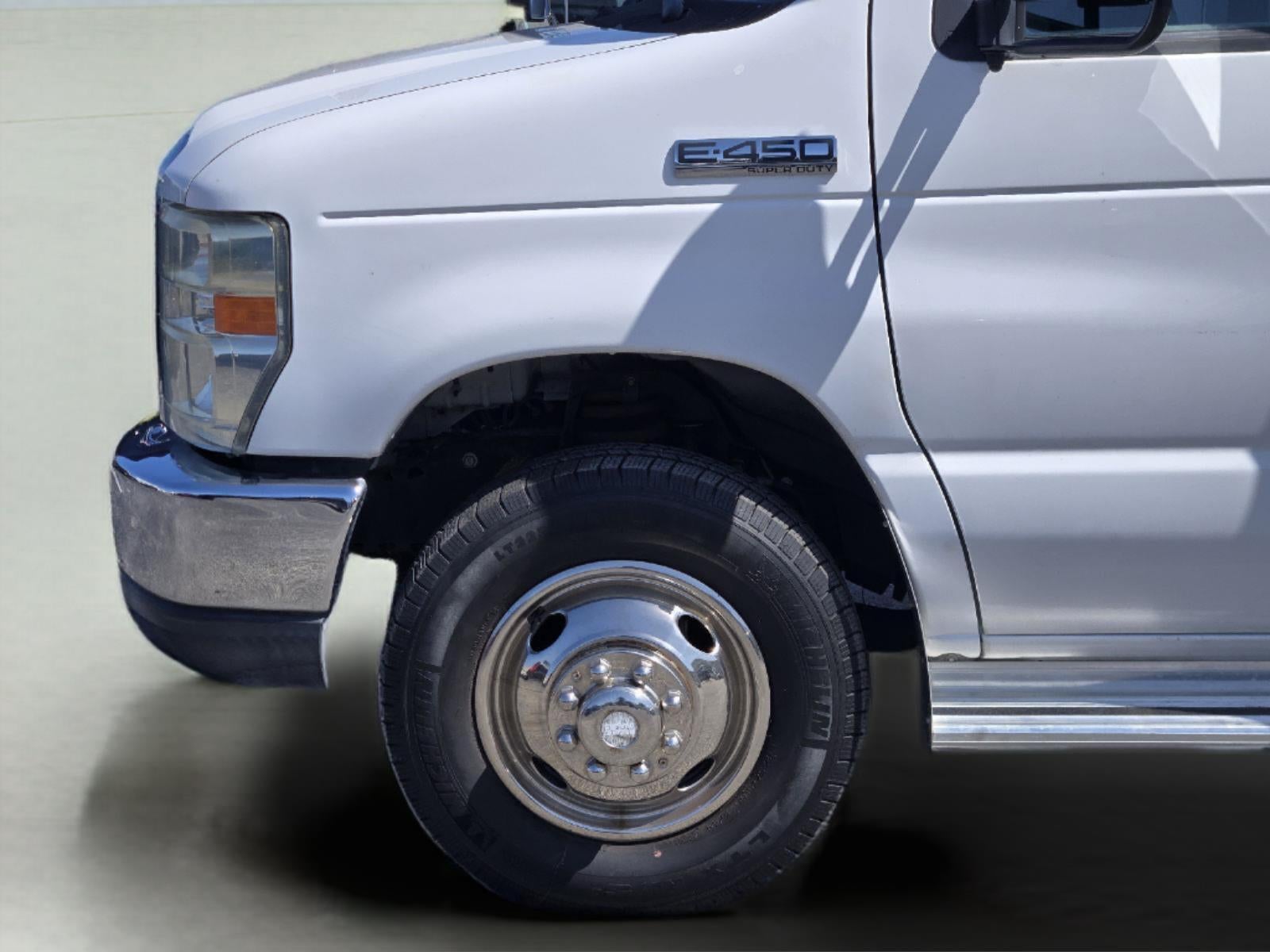 2015 Ford Econoline Commercial Cutaway E-450 SD