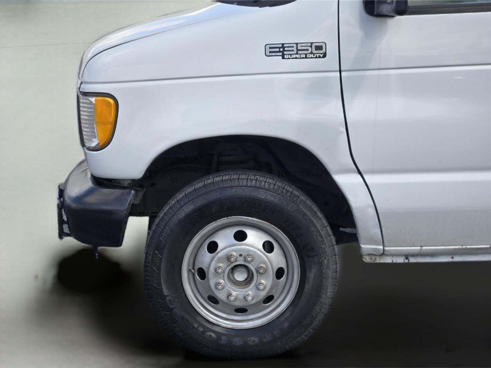2003 Ford Econoline Commercial Cutaway Standard