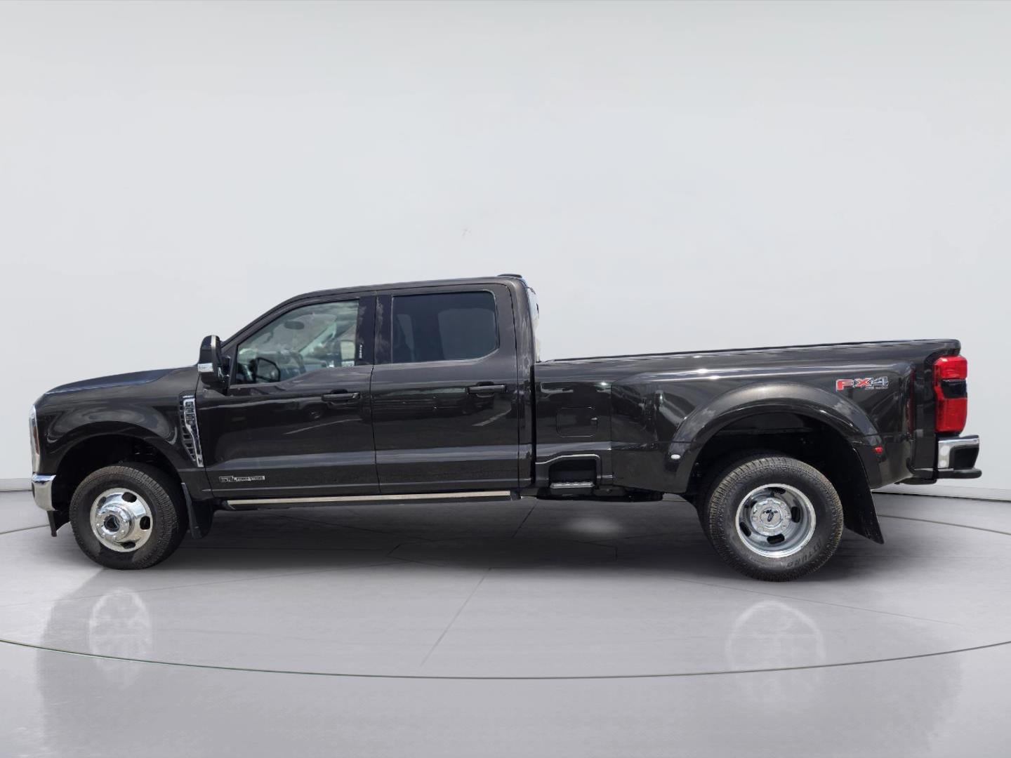 2024 Ford Super Duty F-350 DRW LARIAT