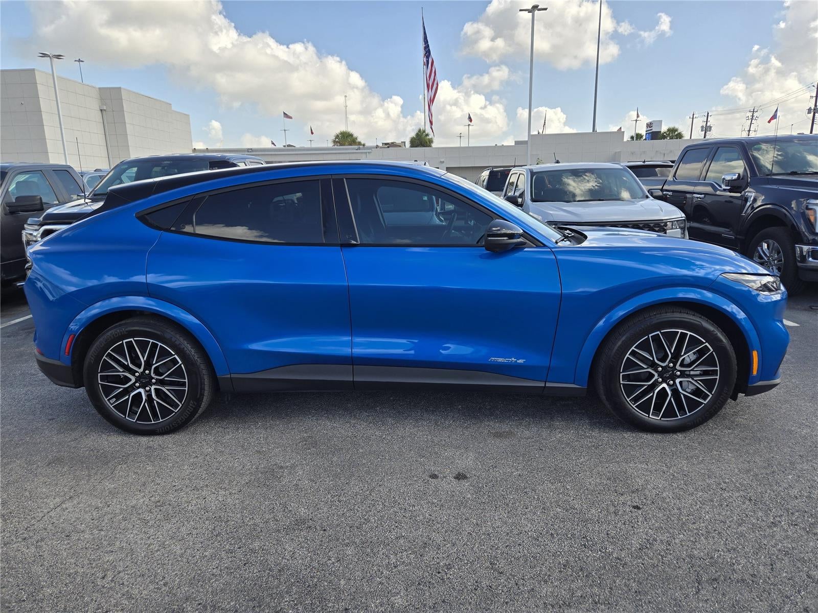 2025 Ford MUSTANG MACH-E PREMIUM