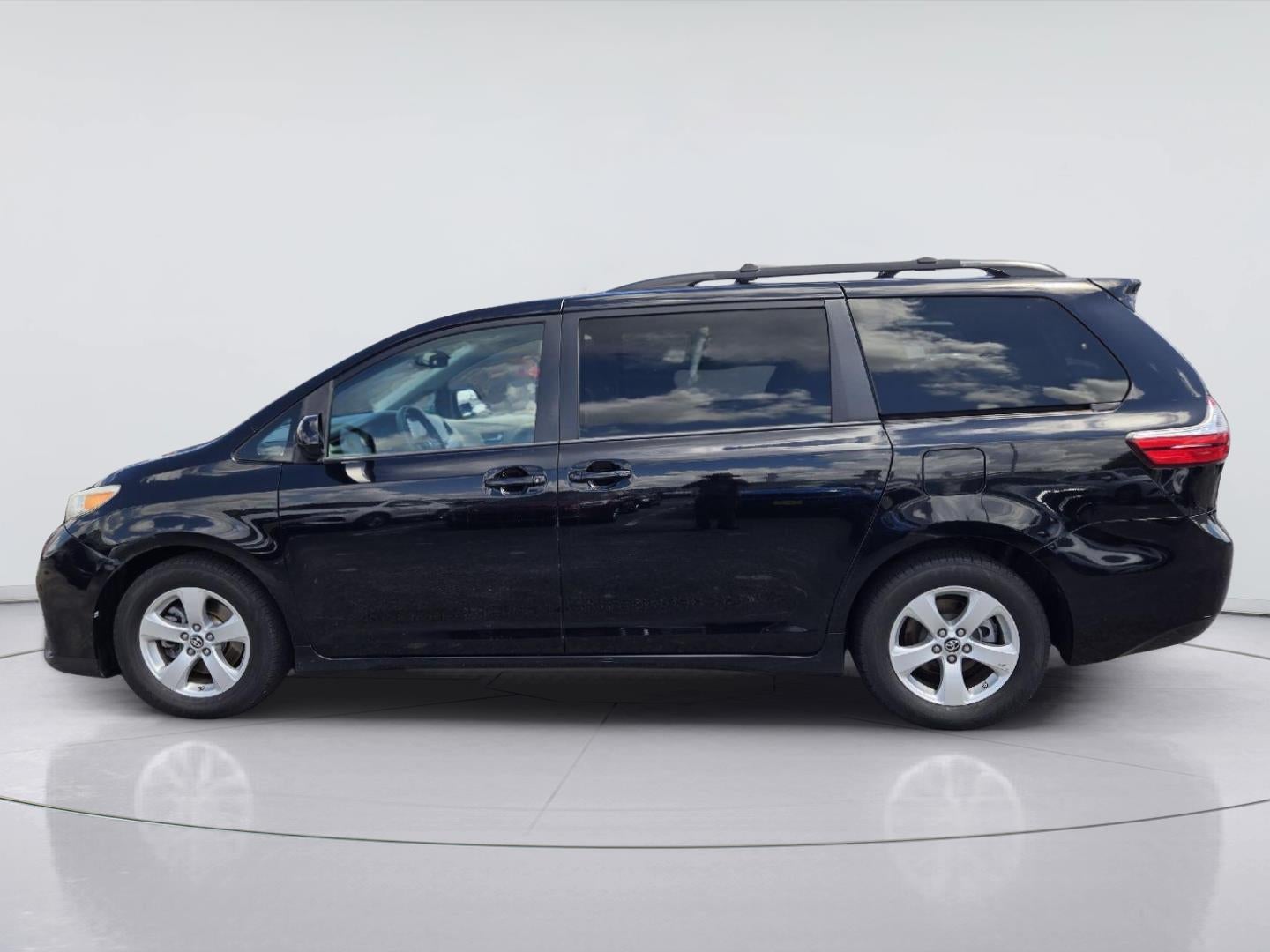 2018 Toyota Sienna LE 8-Passenger