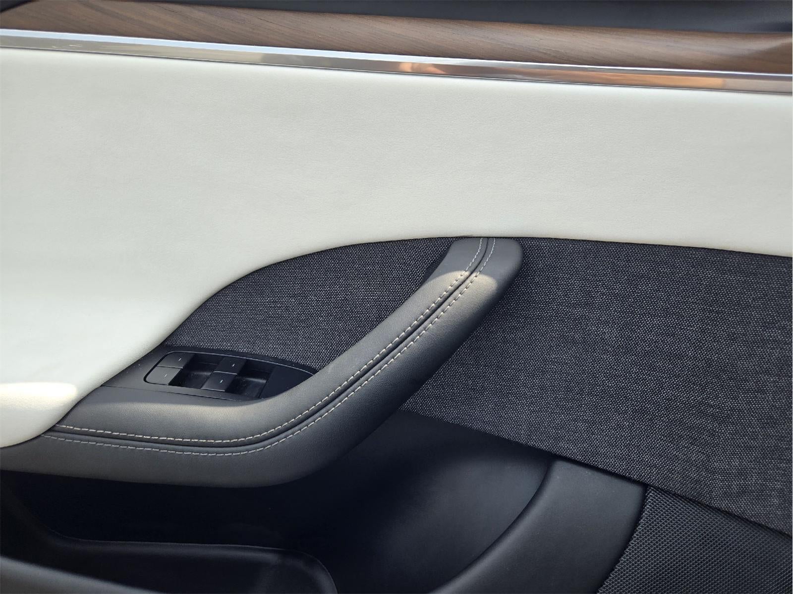 2023 Tesla MODELS Base