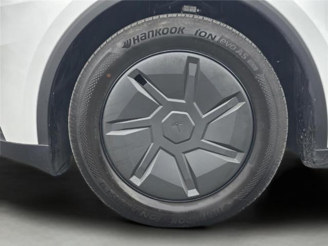 2026 Tesla Model Y Base