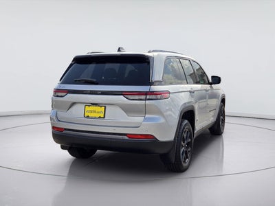 2026 Jeep Grand Cherokee Laredo Altitude