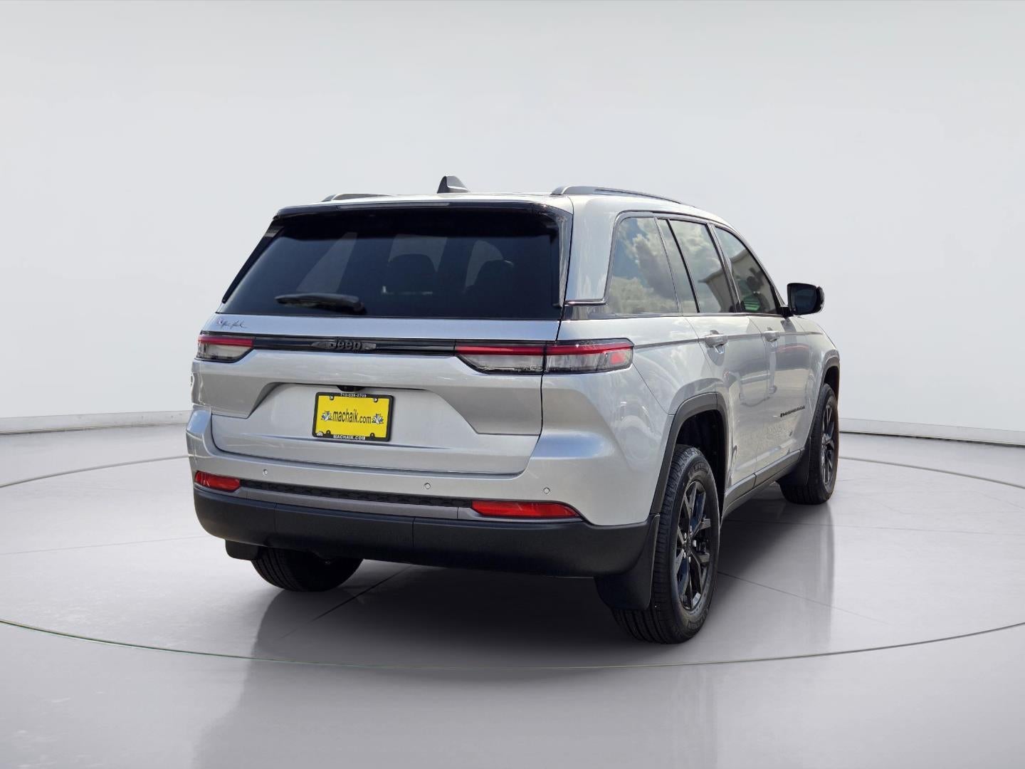 2026 Jeep Grand Cherokee Laredo Altitude