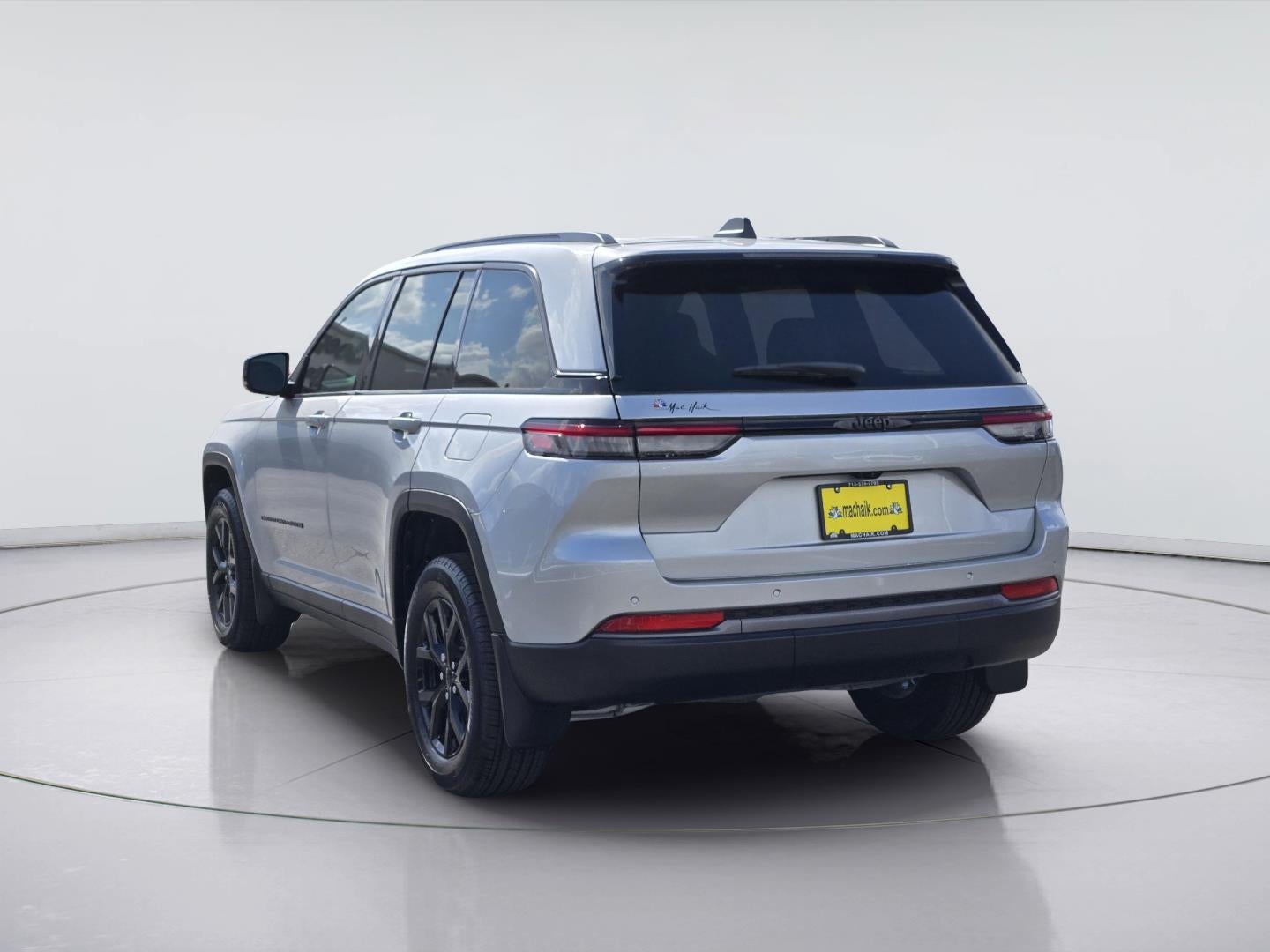 2026 Jeep Grand Cherokee Laredo Altitude