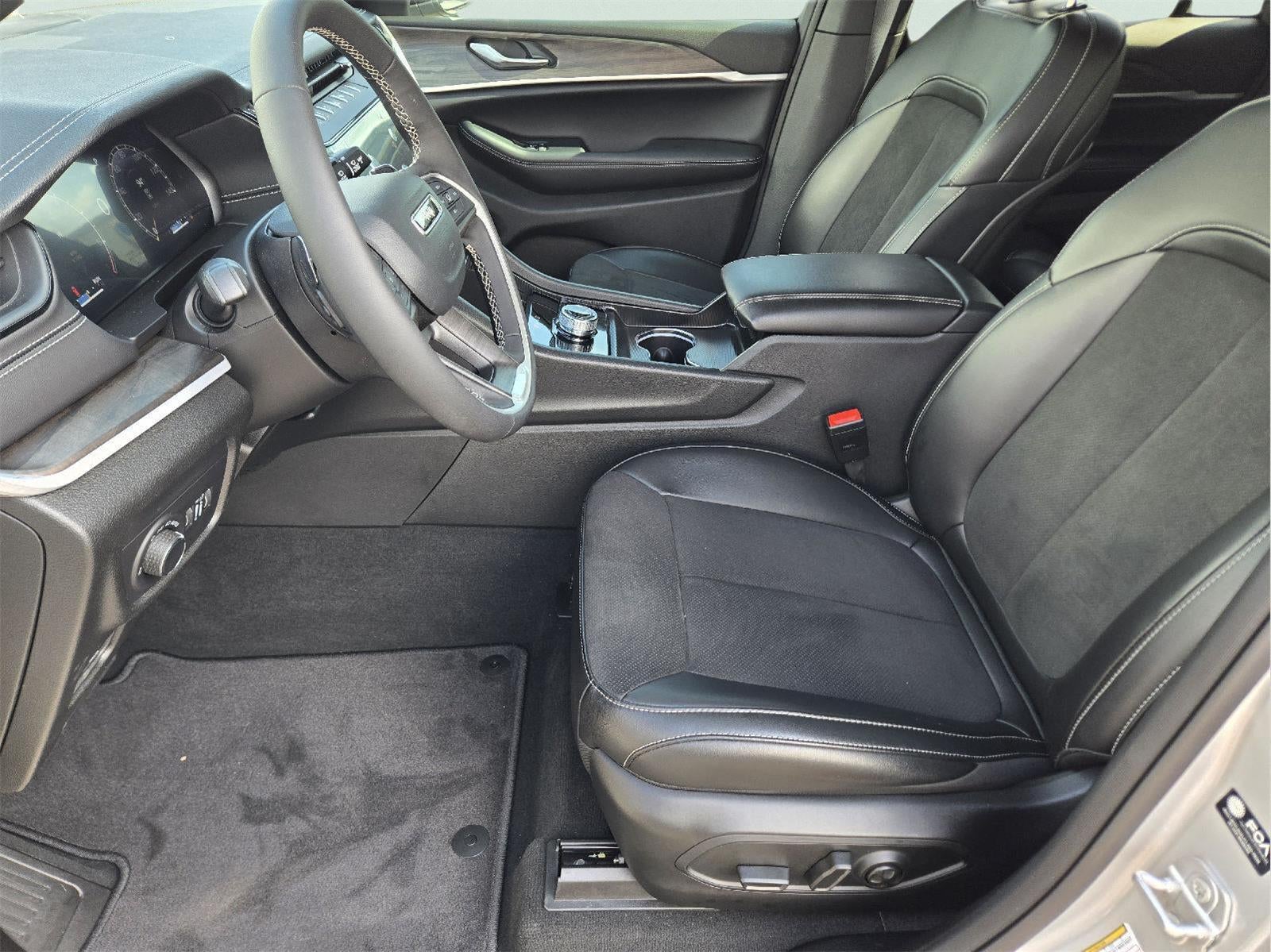 2026 Jeep Grand Cherokee Laredo Altitude