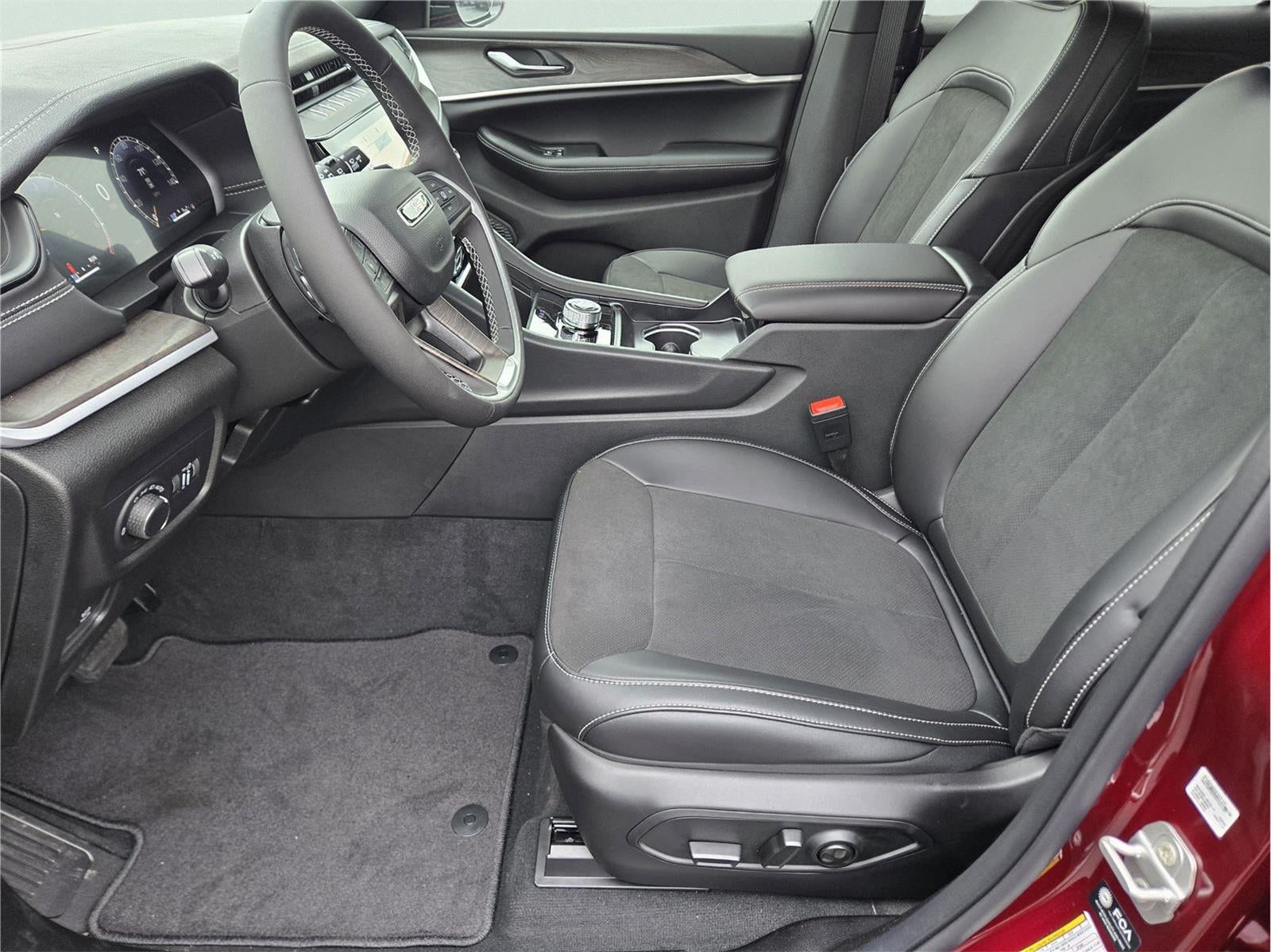 2026 Jeep Grand Cherokee L Laredo Altitude