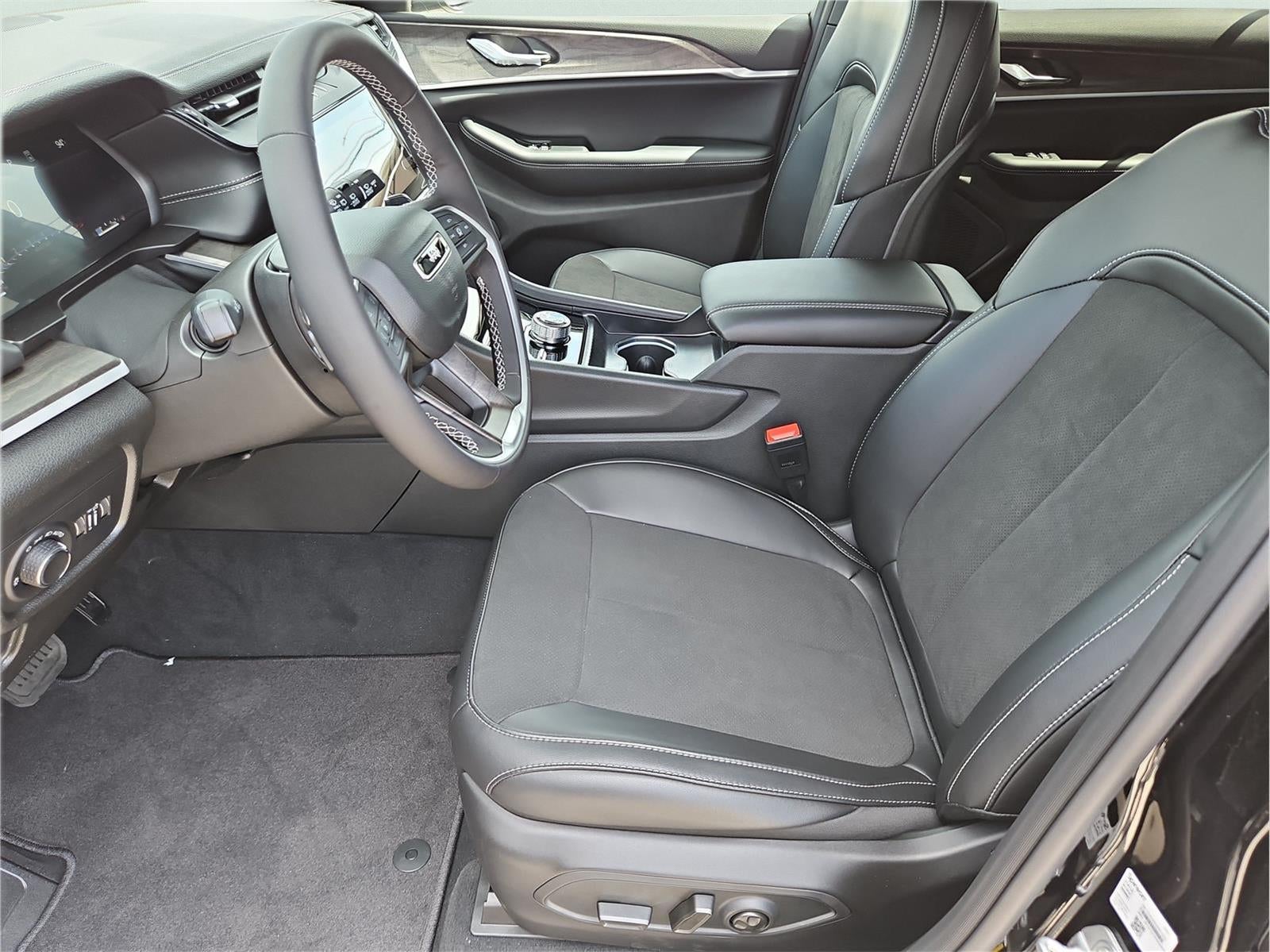 2026 Jeep Grand Cherokee L Laredo Altitude