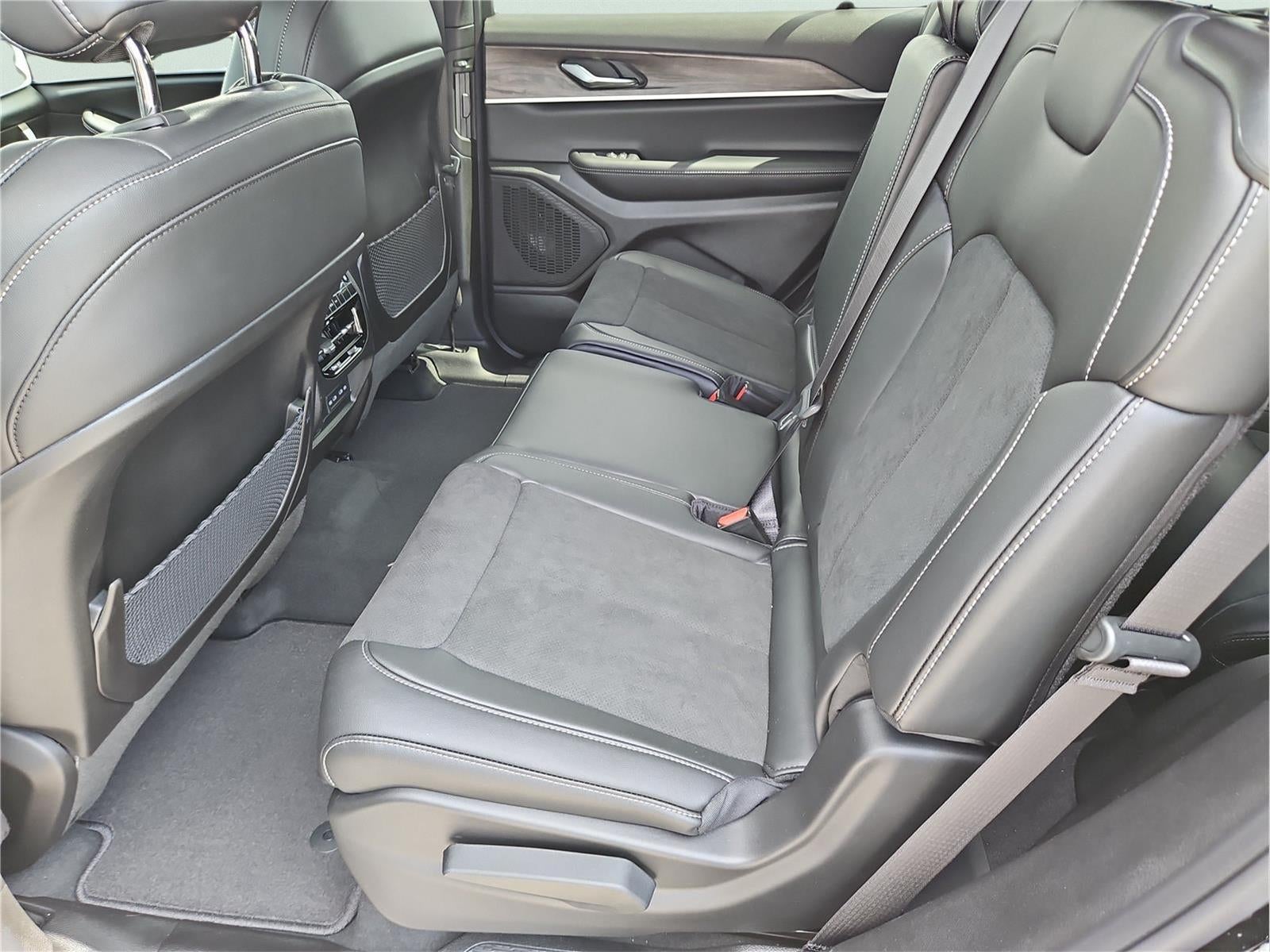 2026 Jeep Grand Cherokee L Laredo Altitude