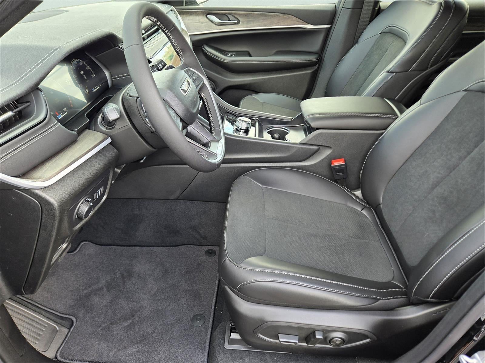 2026 Jeep Grand Cherokee L Laredo Altitude