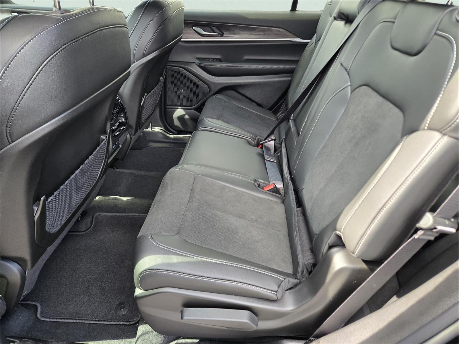 2026 Jeep Grand Cherokee L Laredo Altitude