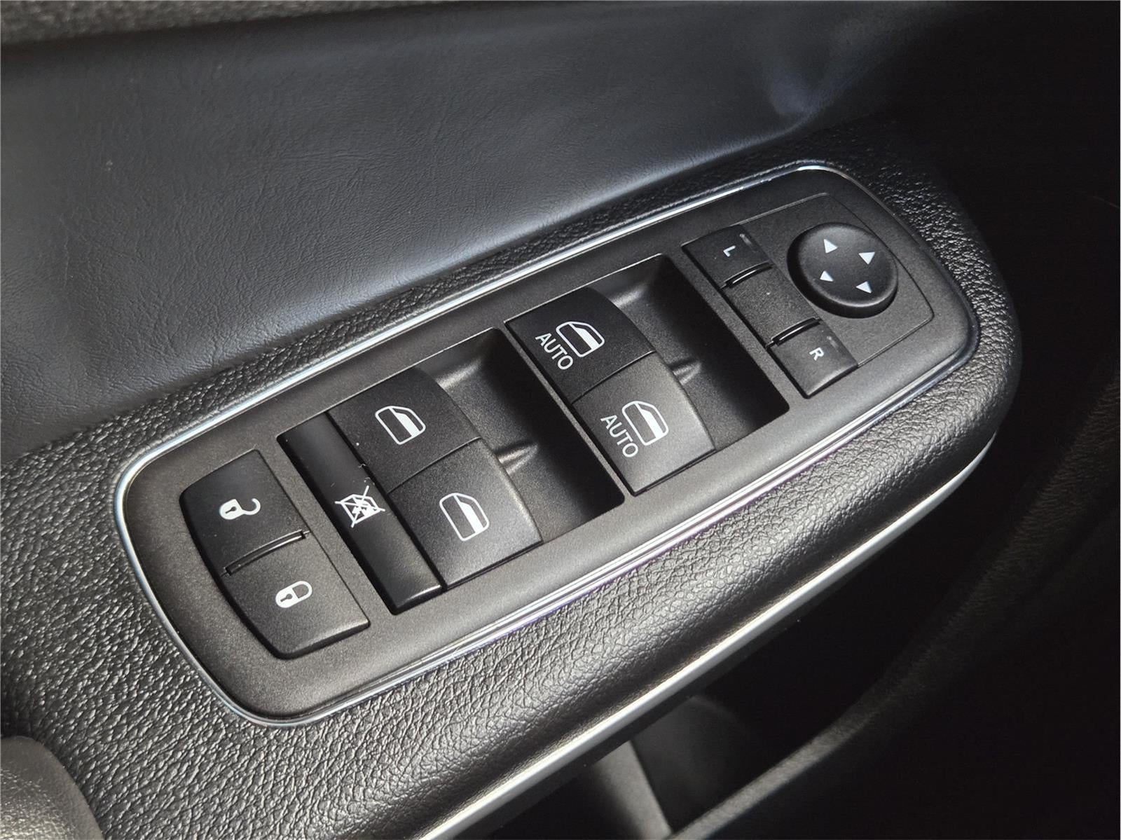 2023 Chrysler 300 Touring L