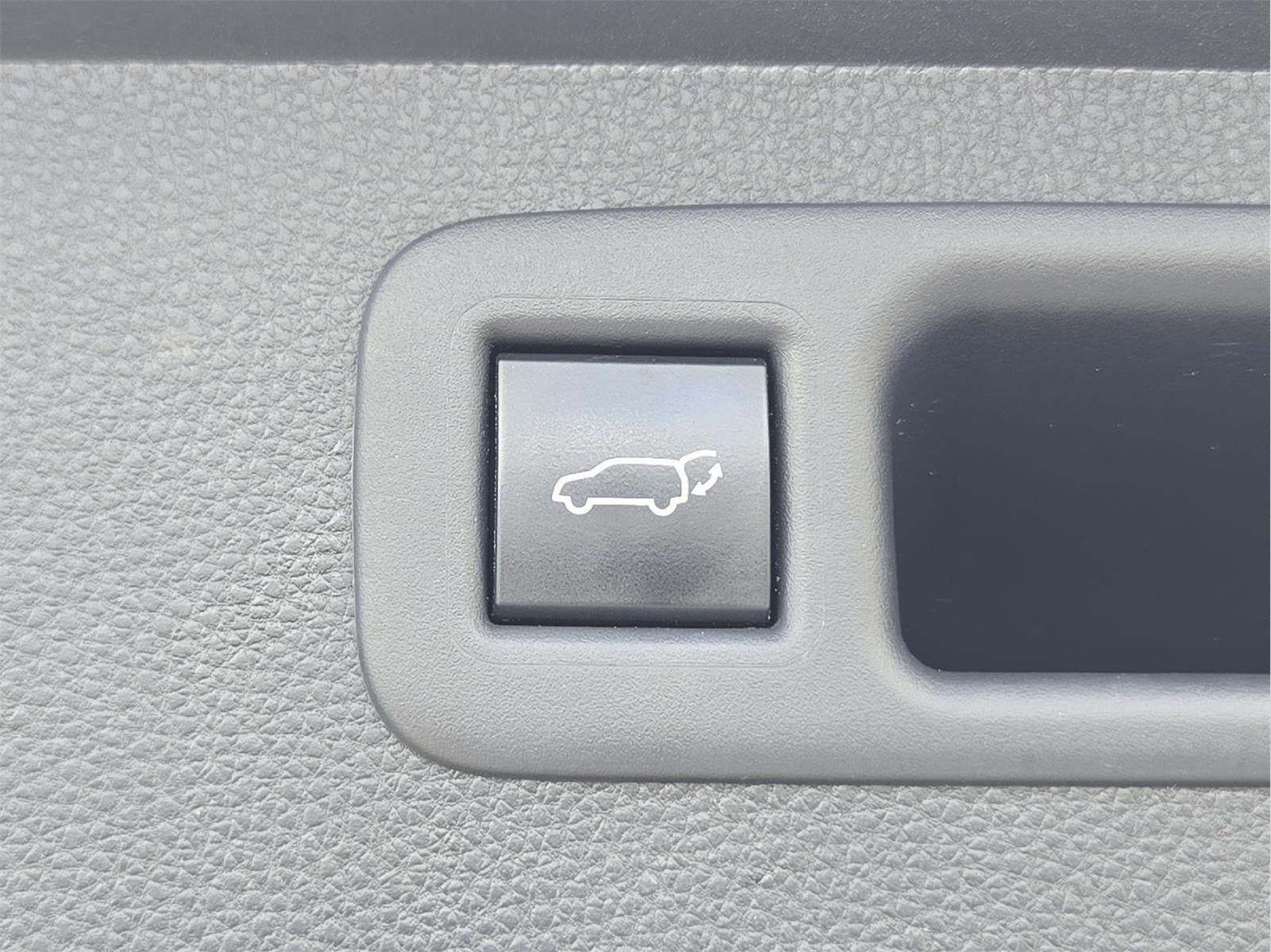 2020 Toyota Highlander LE