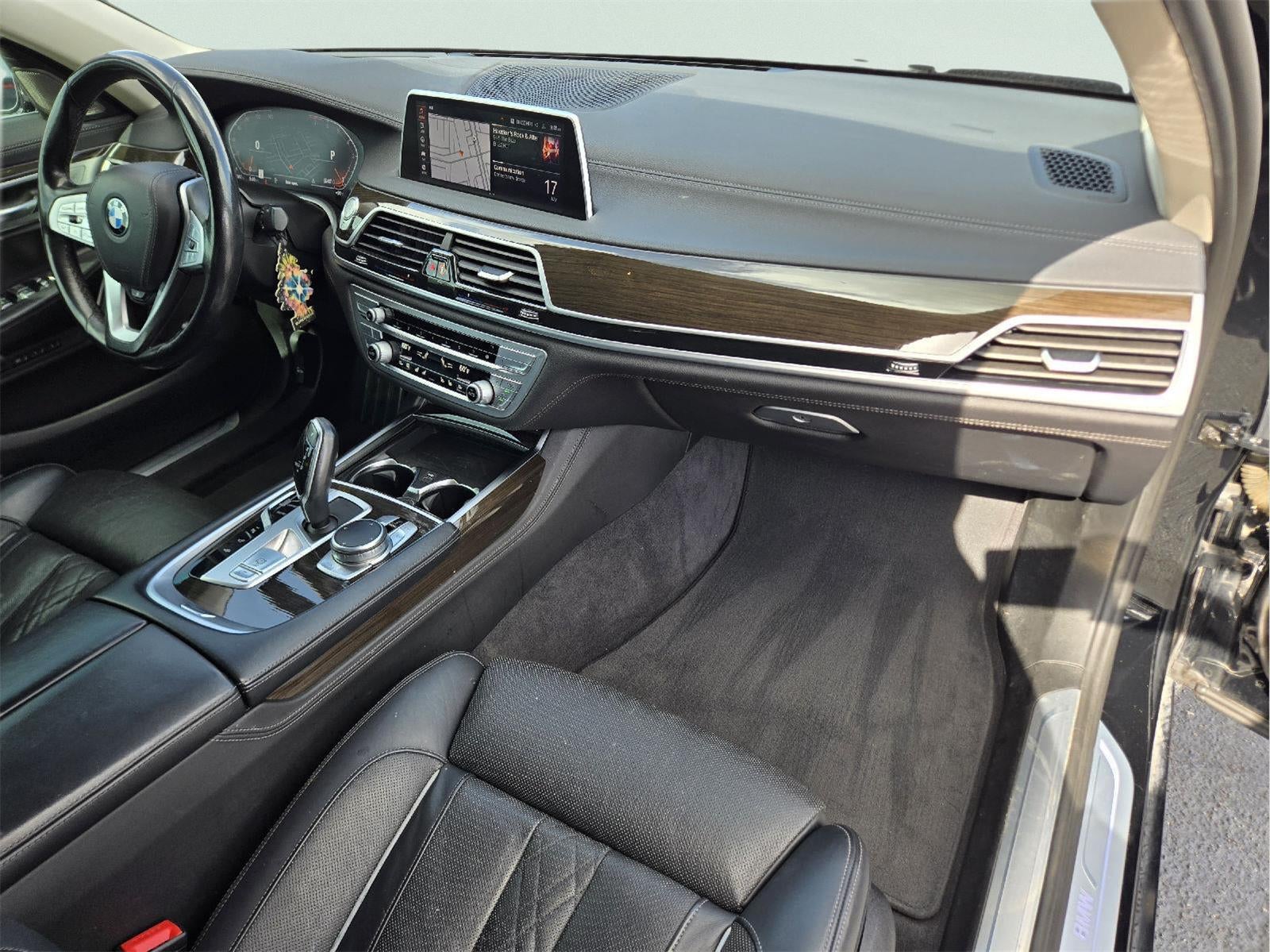 2022 BMW 7 Series 740i