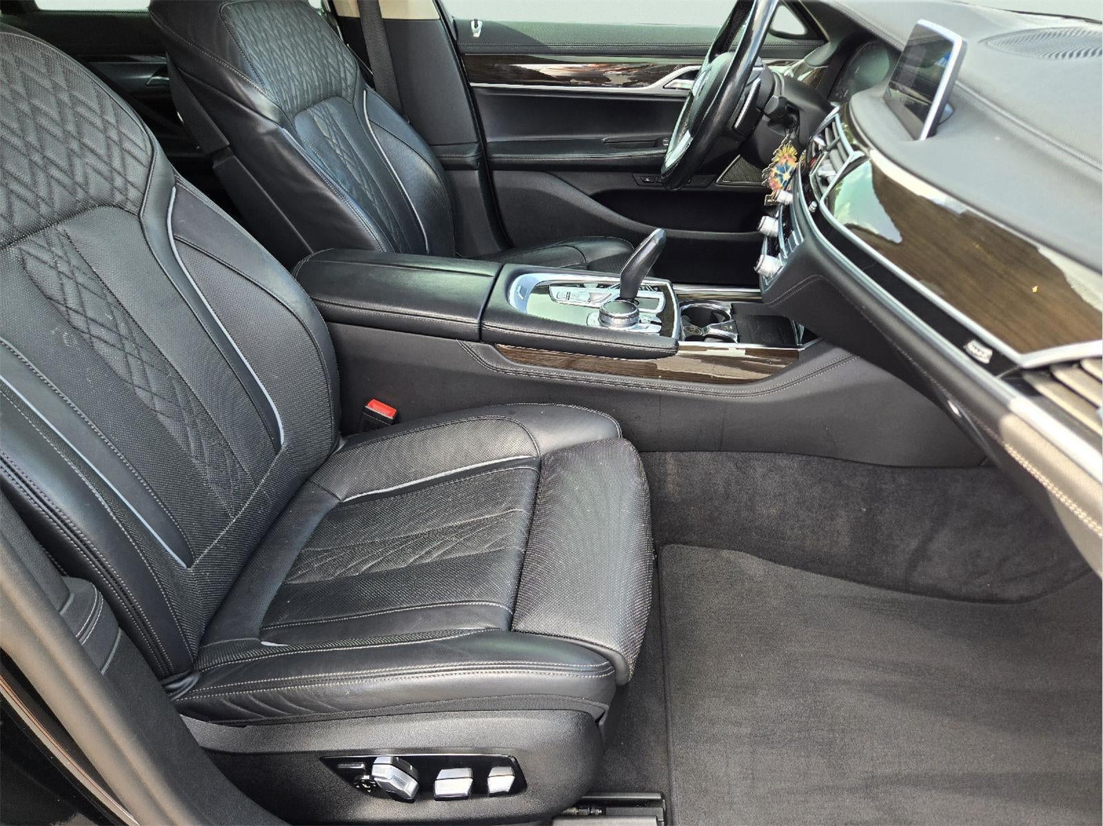 2022 BMW 7 Series 740i