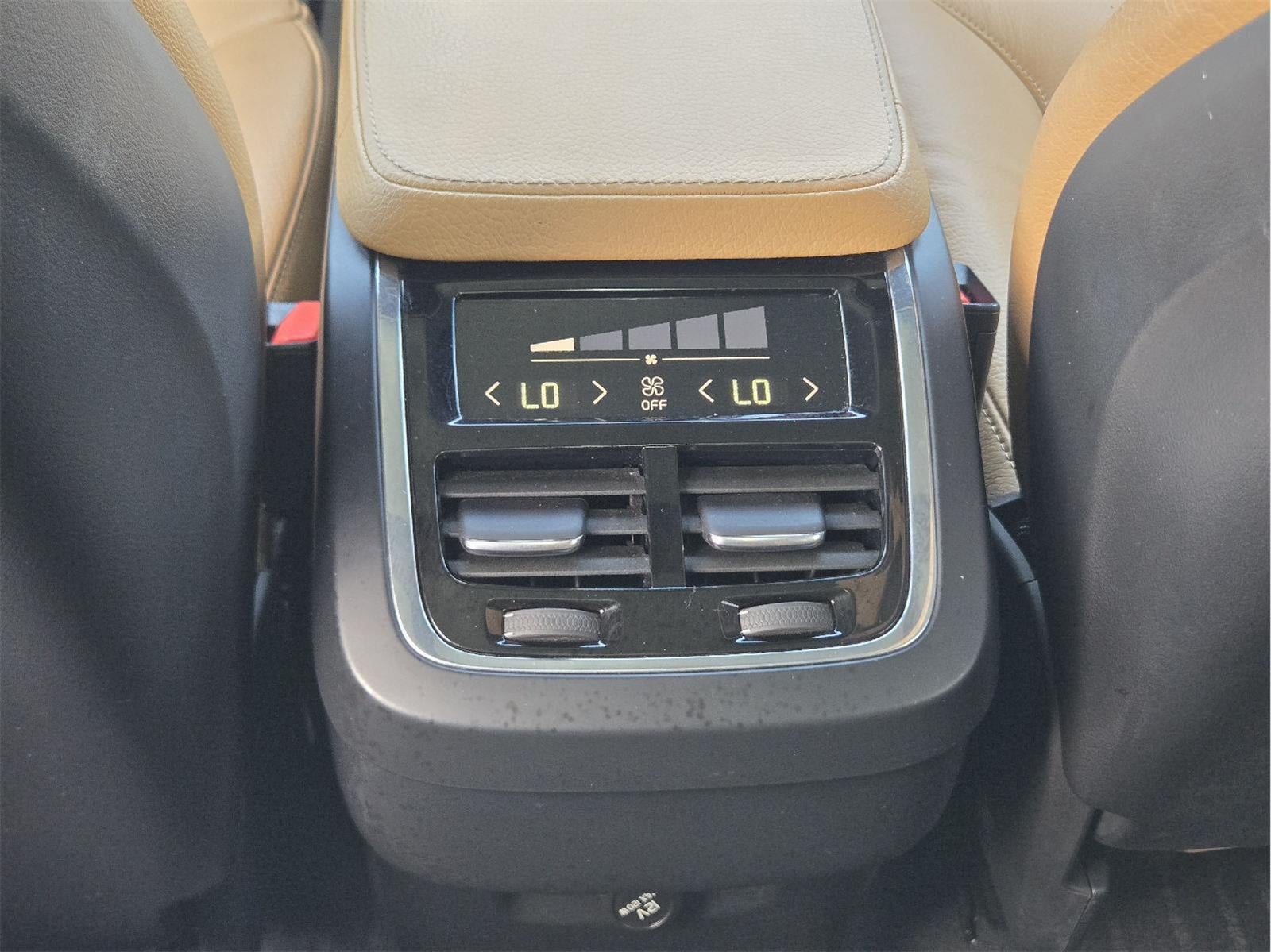 2017 Volvo XC90 Momentum
