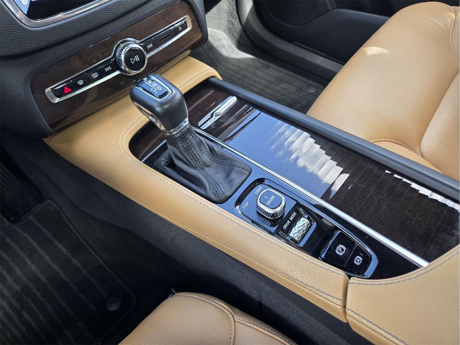 2017 Volvo XC90 Momentum