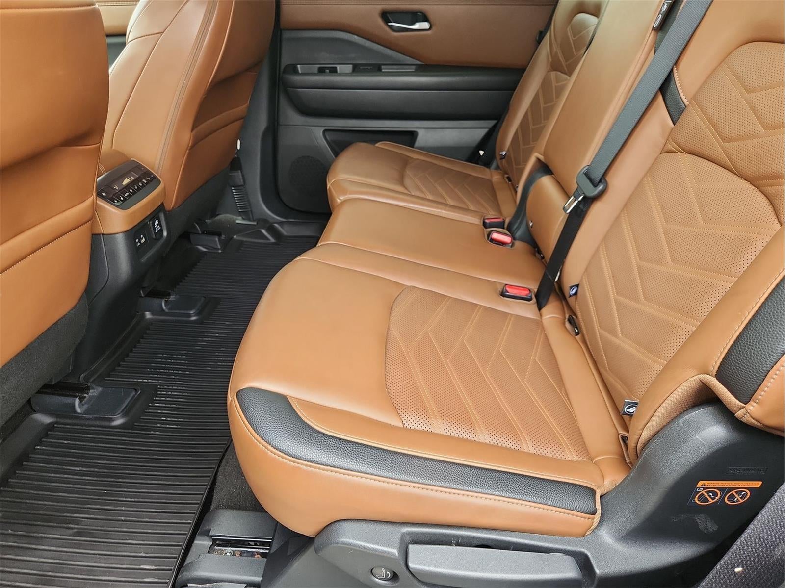 2023 Nissan Pathfinder Platinum