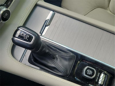 2021 Volvo XC90 Momentum
